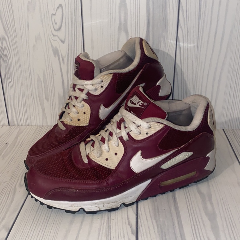 Nike Air Max 90 Essential Sneakers